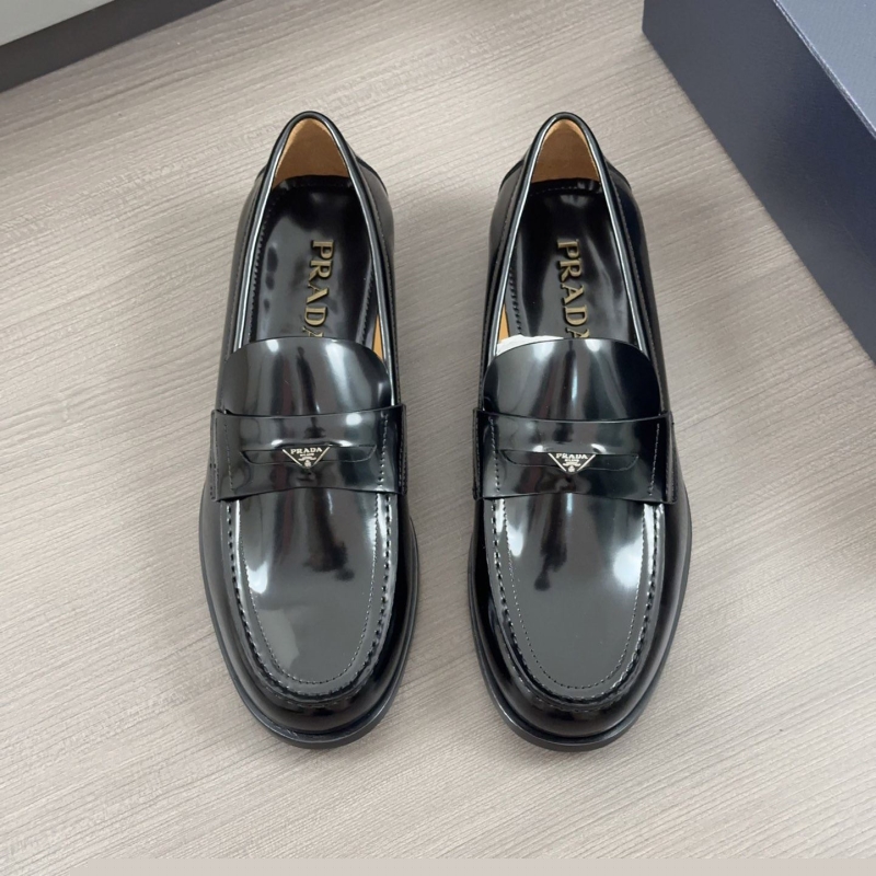 Pra*a leather shoes